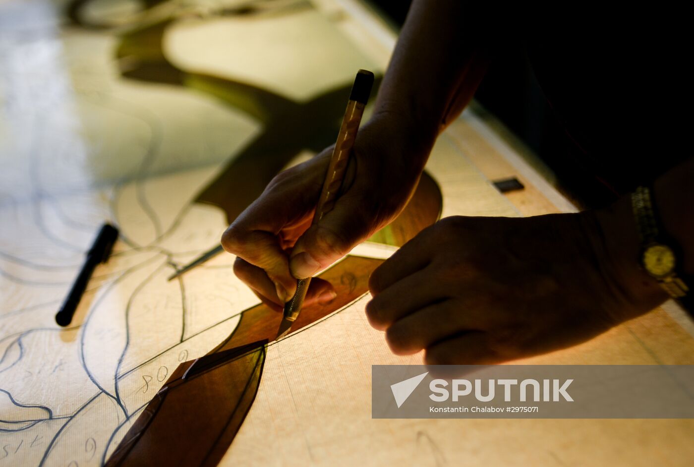 Mirror and stain glass production in Veliky Novgorod