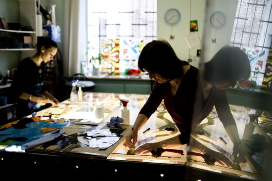 Mirror and stain glass production in Veliky Novgorod
