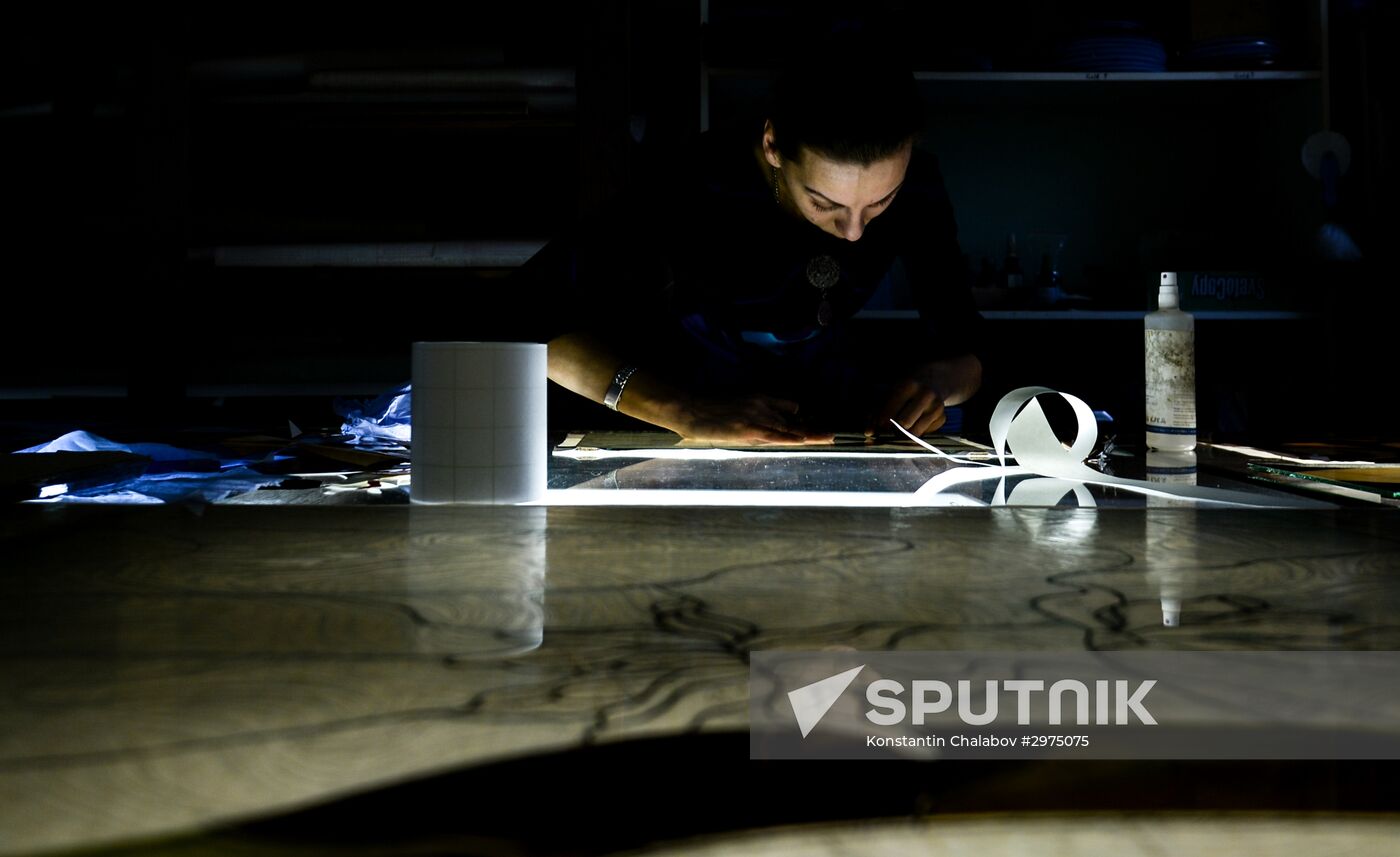 Mirror and stain glass production in Veliky Novgorod