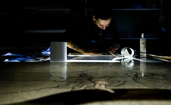Mirror and stain glass production in Veliky Novgorod