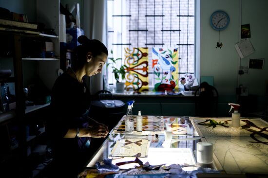 Mirror and stain glass production in Veliky Novgorod