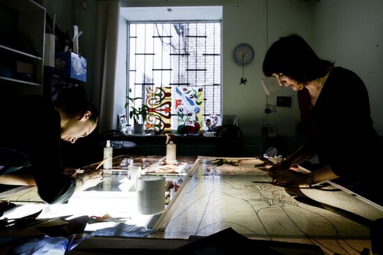 Mirror and stain glass production in Veliky Novgorod