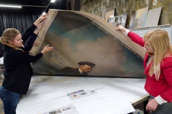 Presetation of discovered portrait of Czar Nicholas II in Stieglitz Academy in Saint Petersburg