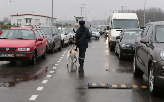 Mamonovo-Grzechotki border checkpoint in Kaliningrad Region