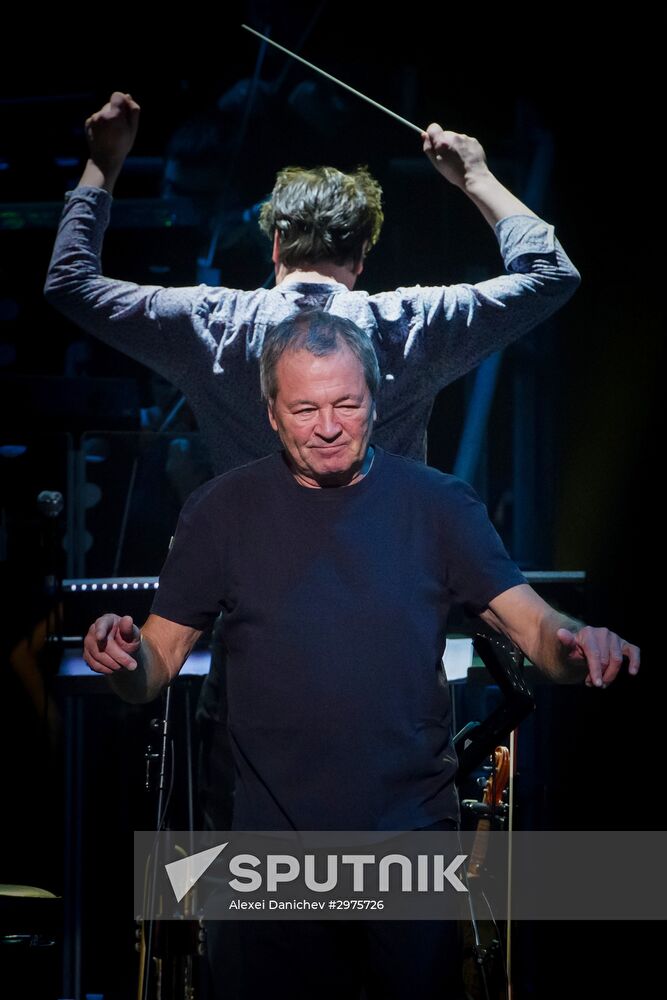 Deep Purple Ian Gillan gives concert in St. Petersburg