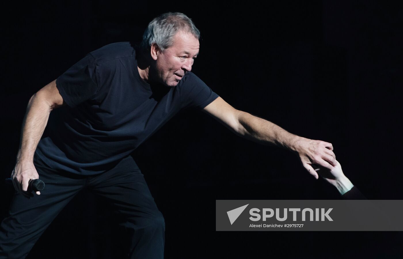 Deep Purple Ian Gillan gives concert in St. Petersburg