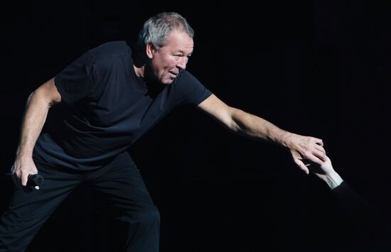 Deep Purple Ian Gillan gives concert in St. Petersburg