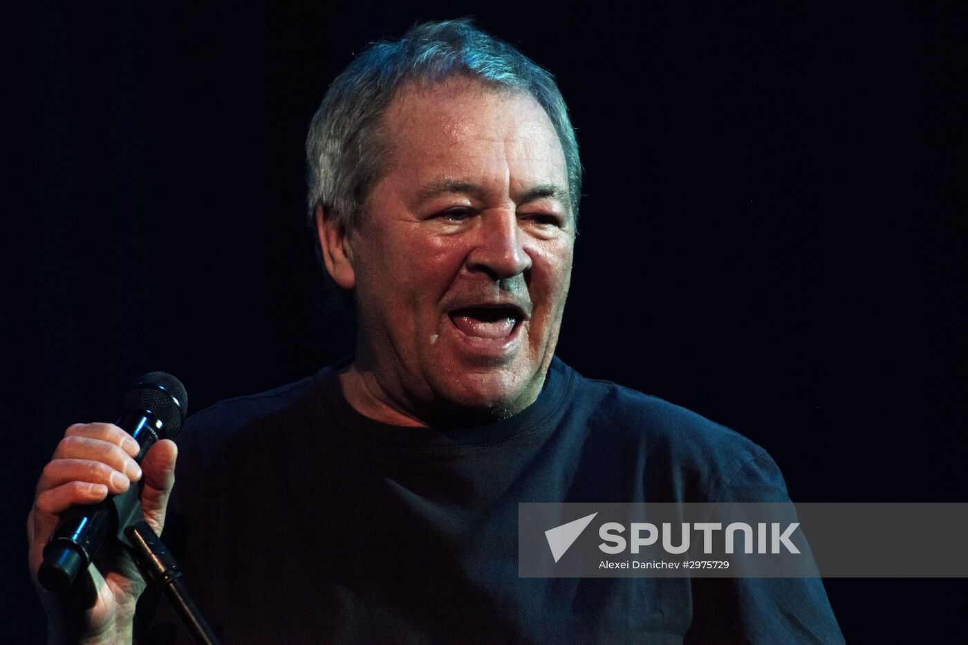 Deep Purple Ian Gillan gives concert in St. Petersburg