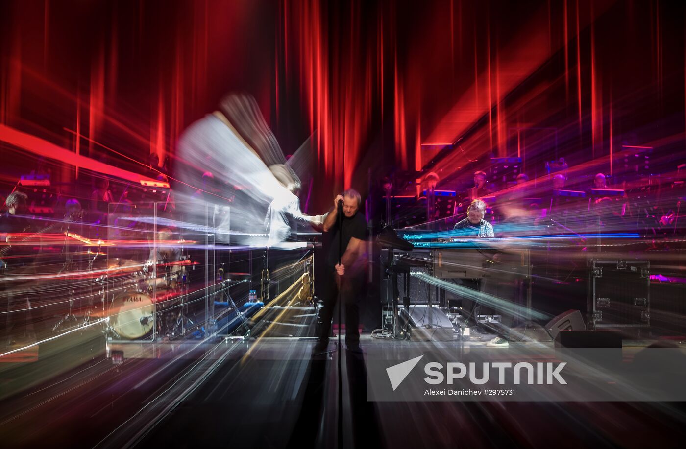 Deep Purple Ian Gillan gives concert in St. Petersburg