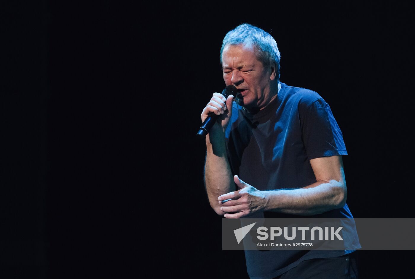 Deep Purple Ian Gillan gives concert in St. Petersburg