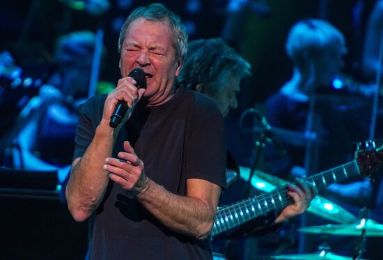 Deep Purple Ian Gillan gives concert in St. Petersburg
