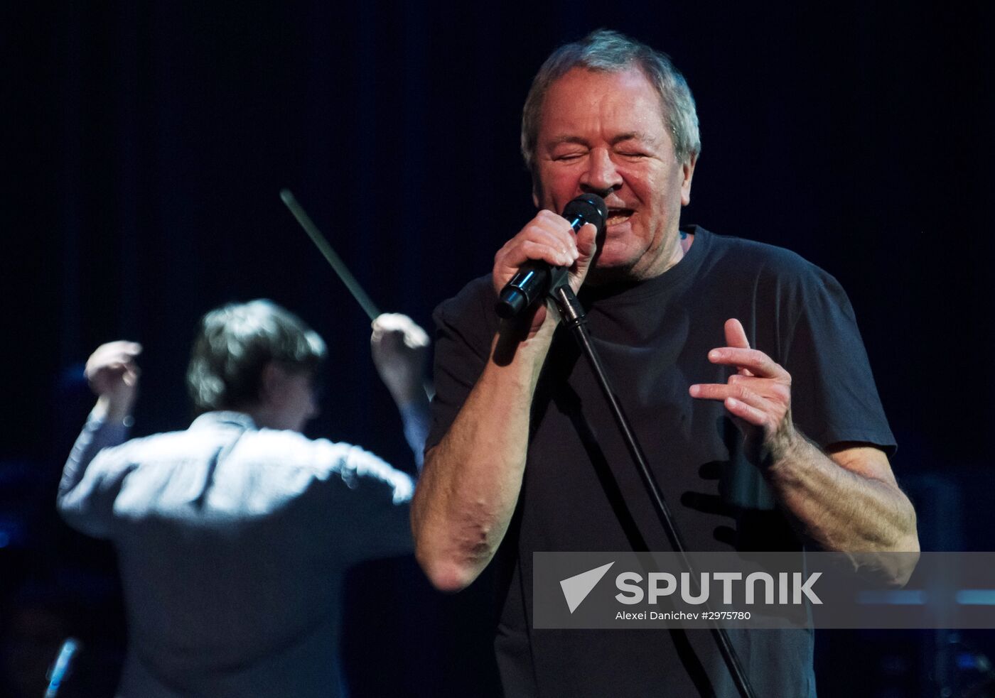 Deep Purple Ian Gillan gives concert in St. Petersburg