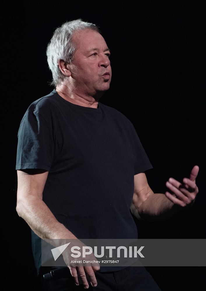 Deep Purple Ian Gillan gives concert in St. Petersburg