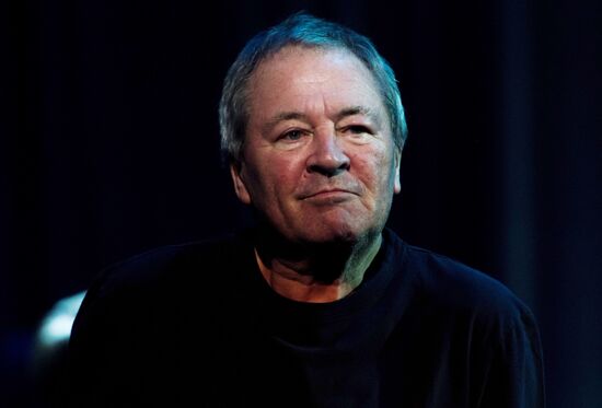 Deep Purple Ian Gillan gives concert in St. Petersburg