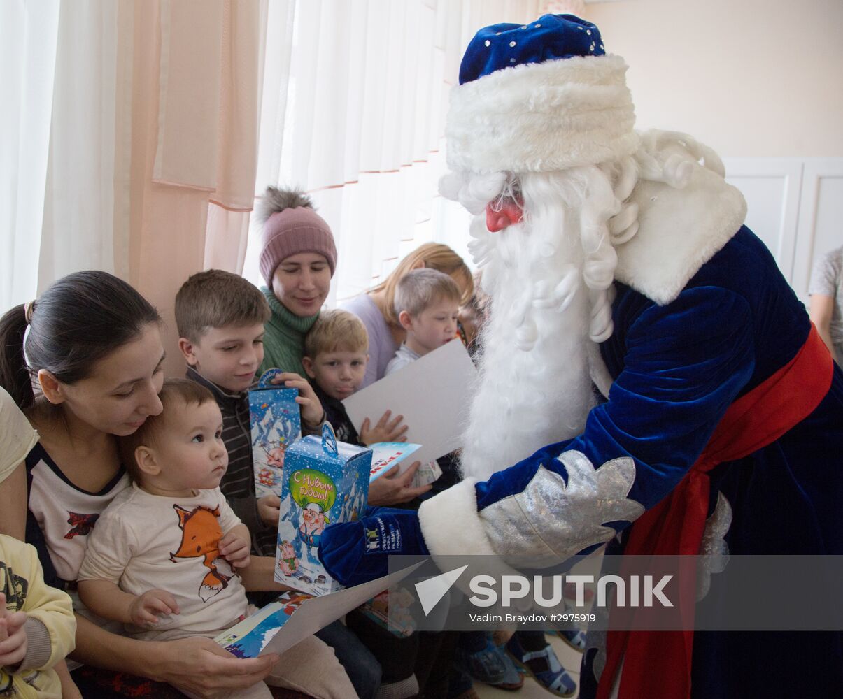 Father Frost visits children's hospital in Ufa