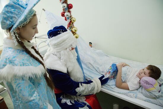 Father Frost visits children's hospital in Ufa