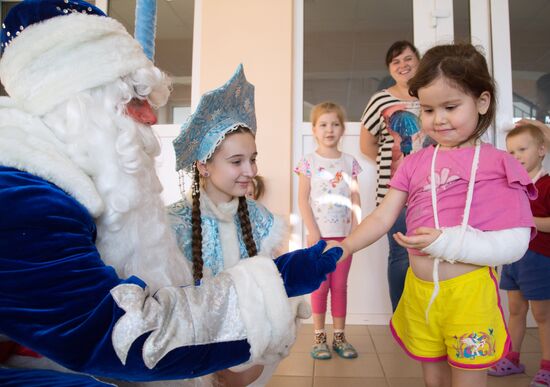 Father Frost visits children's hospital in Ufa