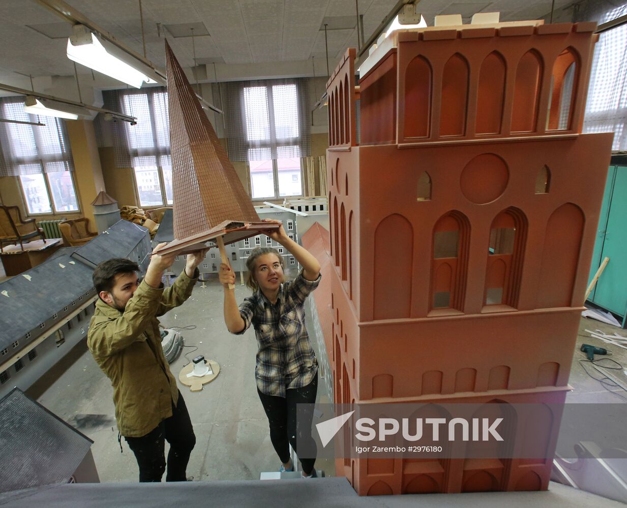 Assembling Koenigsberg Castle model