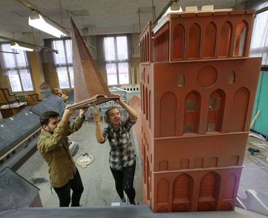 Assembling Koenigsberg Castle model