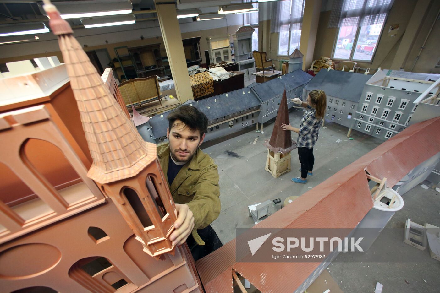 Assembling Koenigsberg Castle model