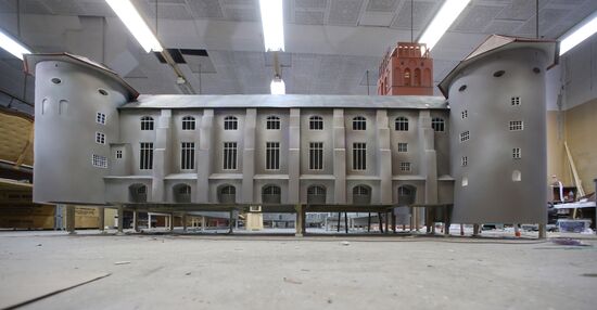 Assembling Koenigsberg Castle model