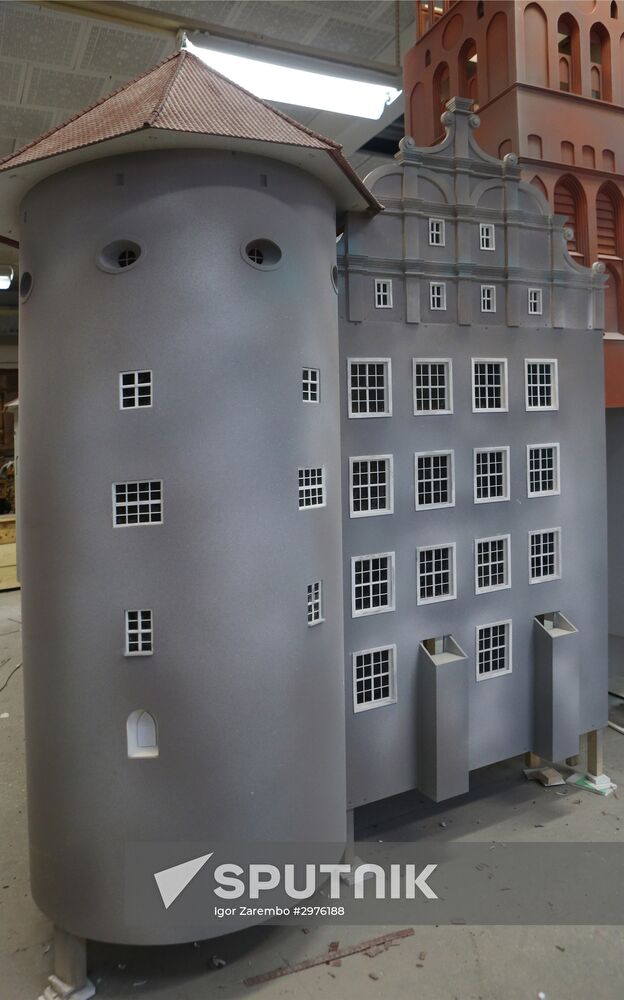 Assembling Koenigsberg Castle model