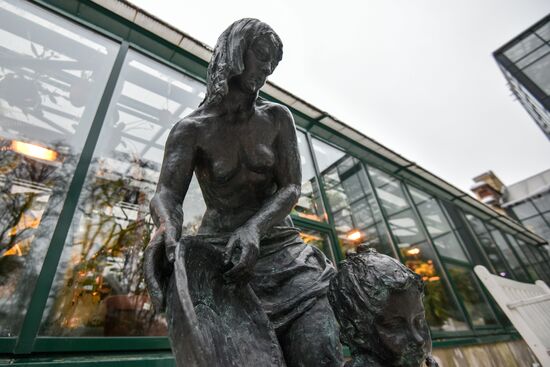 Greenhouse with tropical water lilies opened in Moscow State University's Botanic Garden (Apothecary Garden)