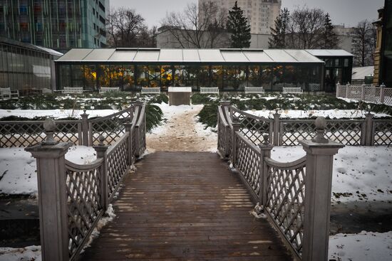 Greenhouse with tropical water lilies opened in Moscow State University's Botanic Garden (Apothecary Garden)