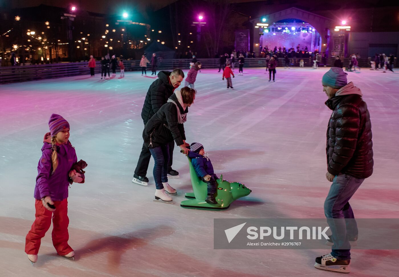 Ice rink opens on New Holland island in St. Petersburg
