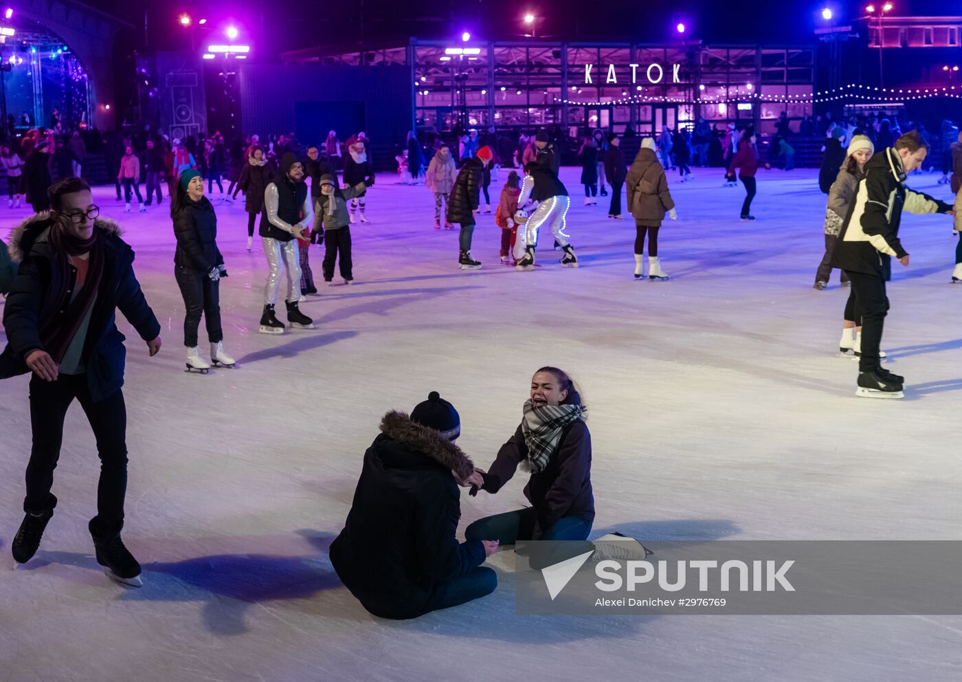 Ice rink opens on New Holland island in St. Petersburg