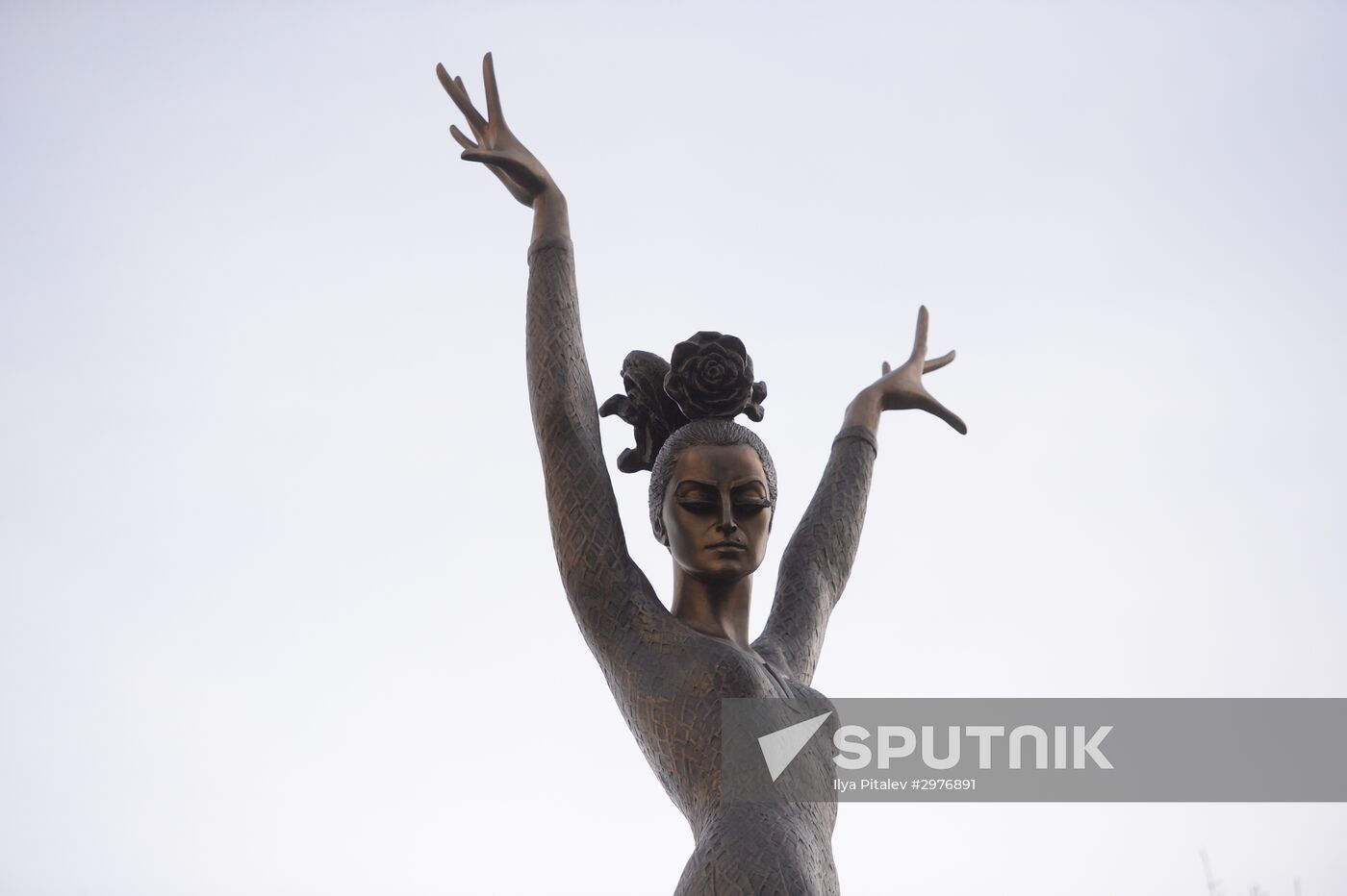 Maya Plisetskaya monument unveiled in Moscow