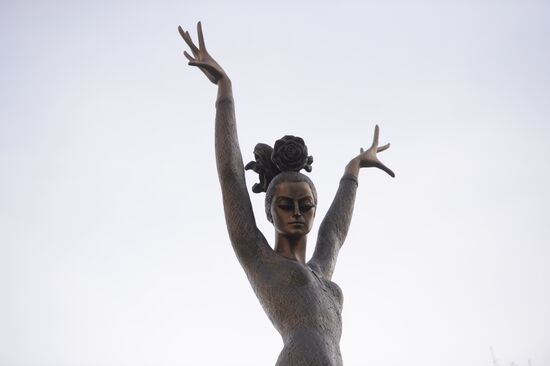 Maya Plisetskaya monument unveiled in Moscow