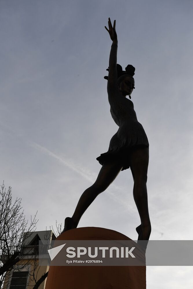 Maya Plisetskaya monument unveiled in Moscow