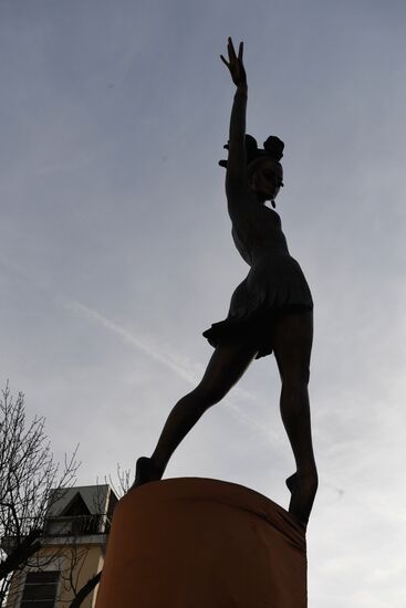 Maya Plisetskaya monument unveiled in Moscow