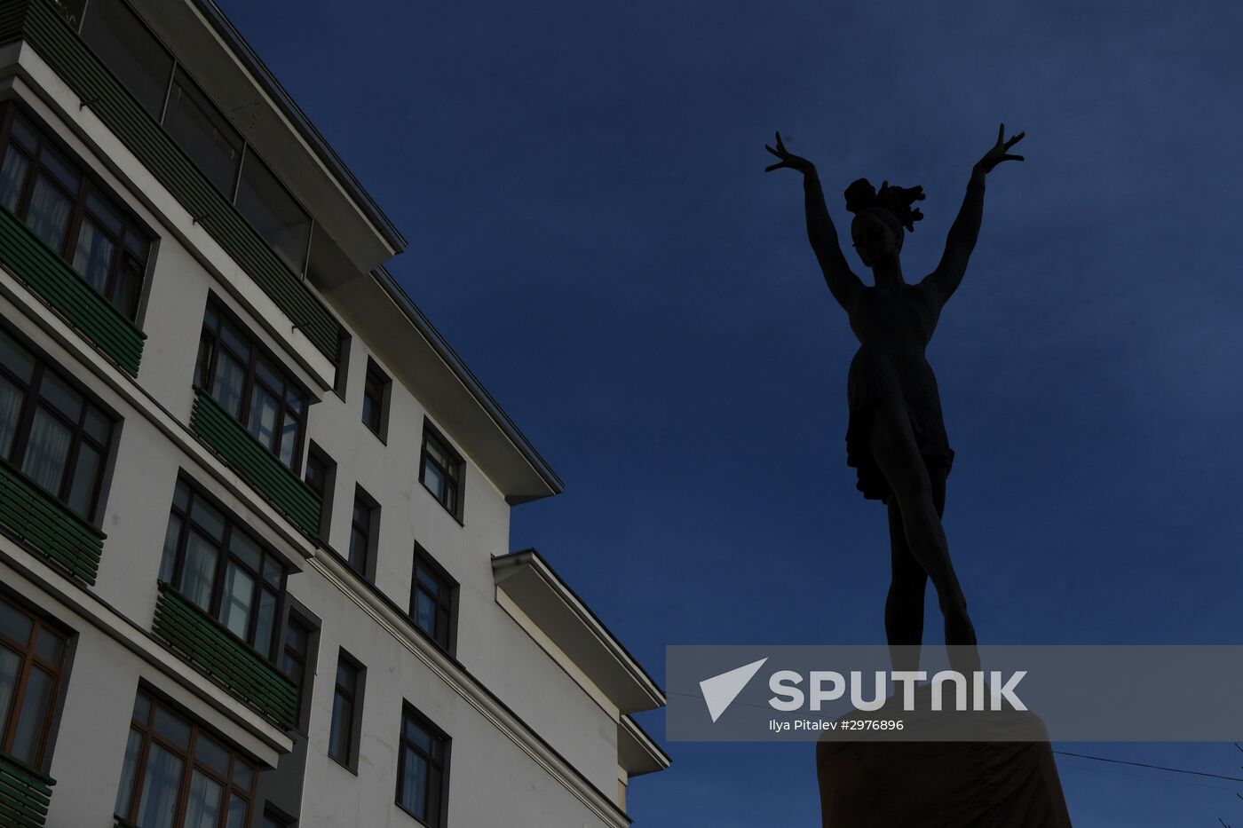 Maya Plisetskaya monument unveiled in Moscow