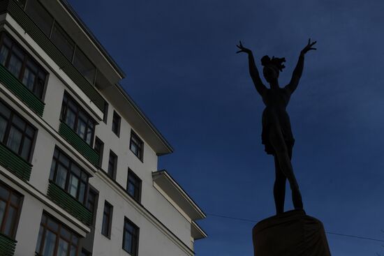 Maya Plisetskaya monument unveiled in Moscow