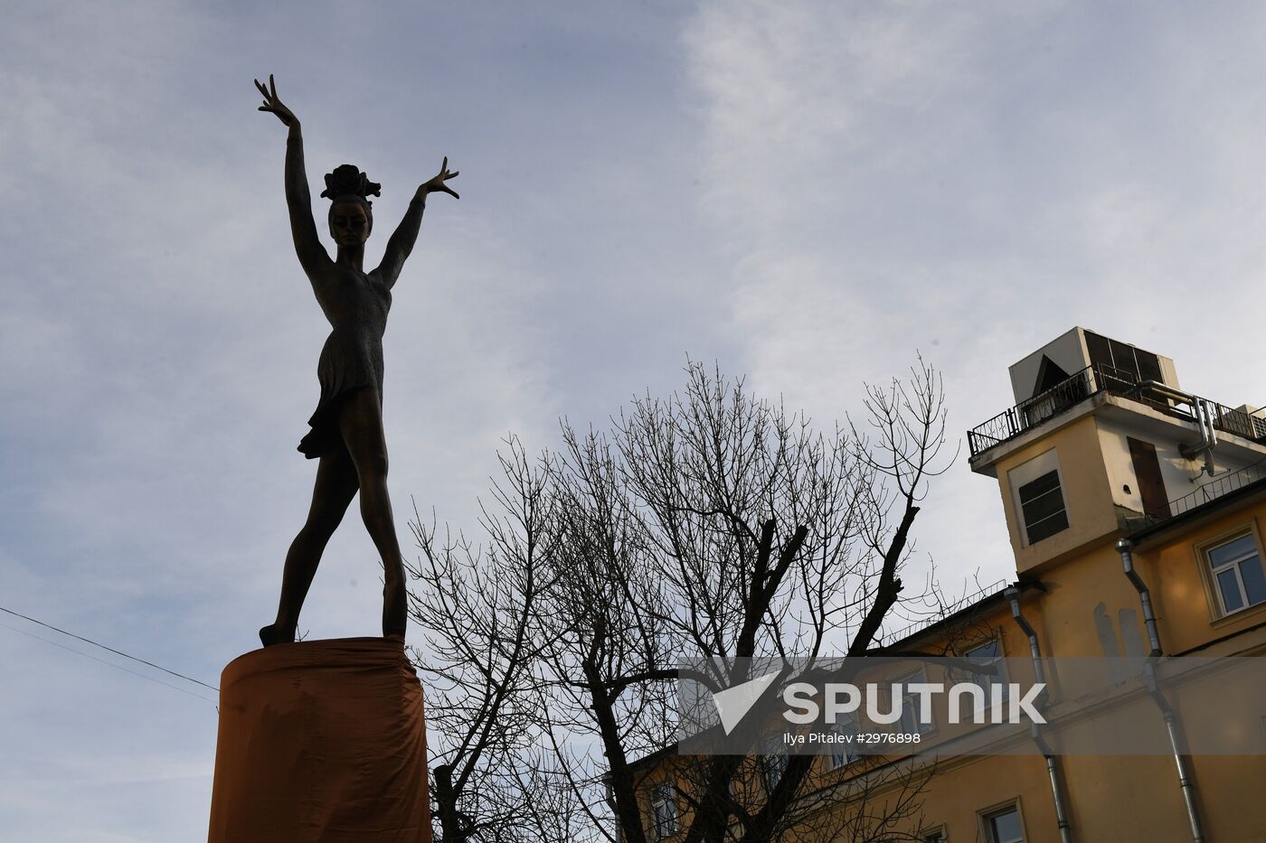 Maya Plisetskaya monument unveiled in Moscow