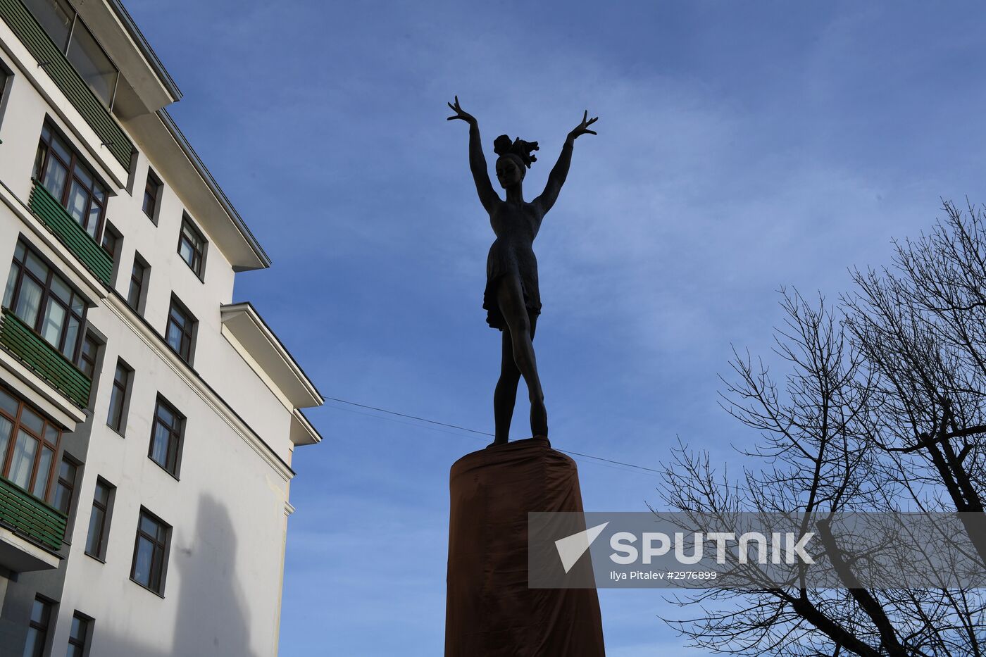 Maya Plisetskaya monument unveiled in Moscow