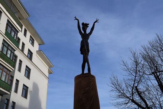 Maya Plisetskaya monument unveiled in Moscow