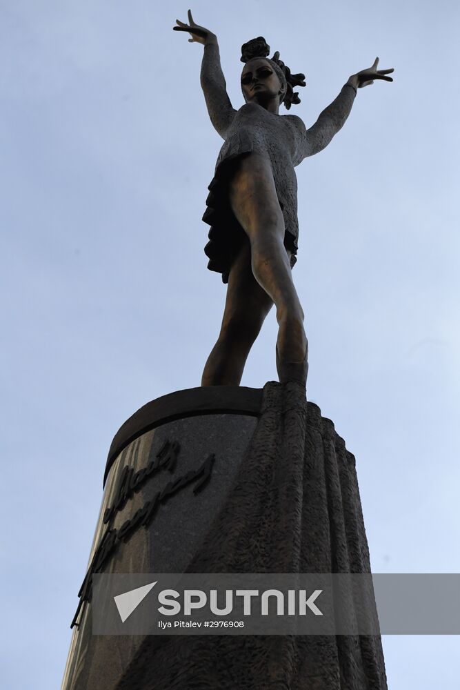 Maya Plisetskaya monument unveiled in Moscow