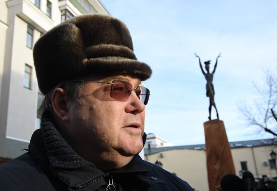 Maya Plisetskaya monument unveiled in Moscow
