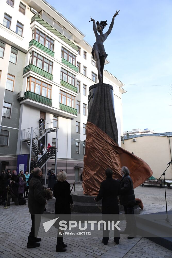 Maya Plisetskaya monument unveiled in Moscow