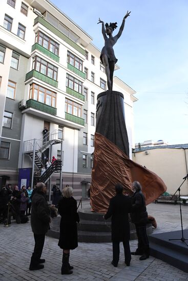 Maya Plisetskaya monument unveiled in Moscow