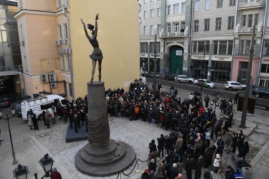 Maya Plisetskaya monument unveiled in Moscow