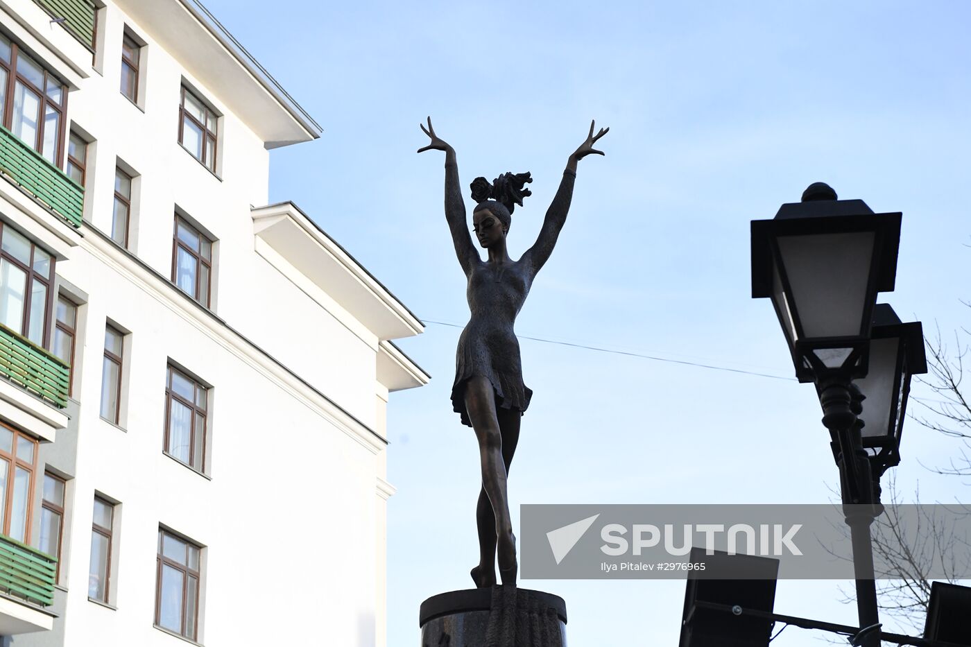 Maya Plisetskaya monument unveiled in Moscow