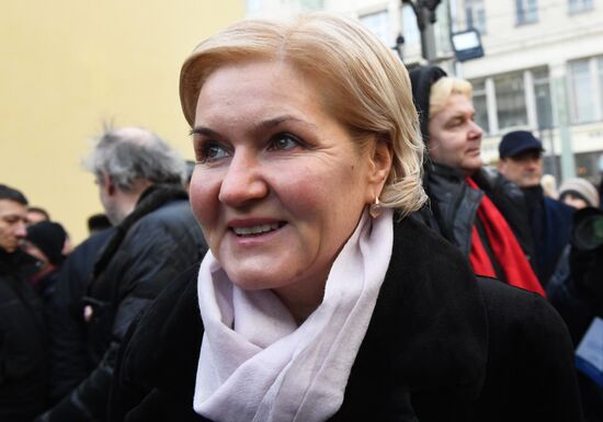 Maya Plisetskaya monument unveiled in Moscow