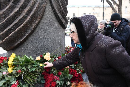 Maya Plisetskaya monument unveiled in Moscow