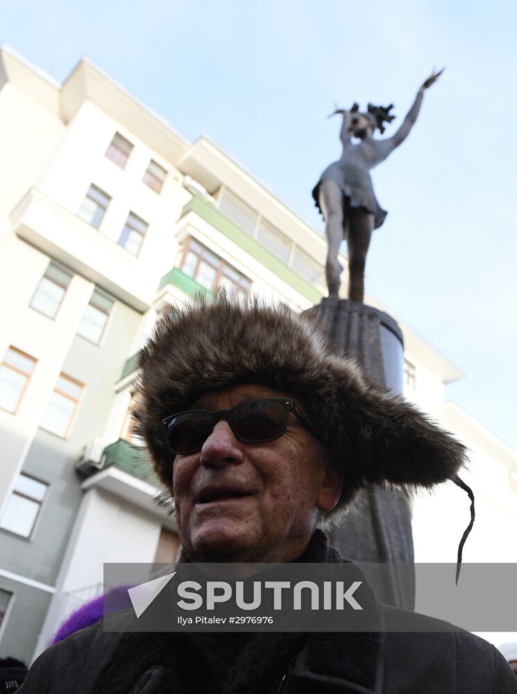 Maya Plisetskaya monument unveiled in Moscow