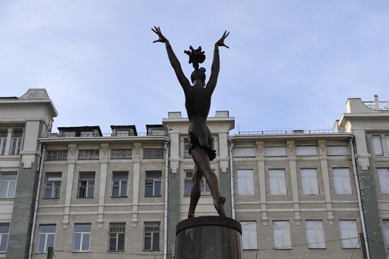 Maya Plisetskaya monument unveiled in Moscow