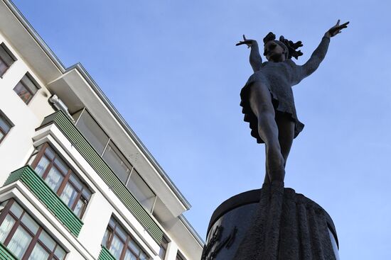 Maya Plisetskaya monument unveiled in Moscow